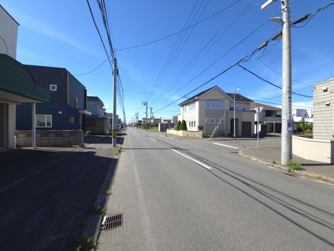 【前面道路】約51.98坪のゆとりある敷地面積 【前面道路】約51.98坪のゆとりある敷地面積