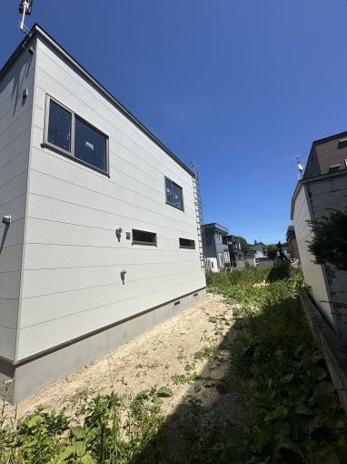 お庭は奥行き約4m間口約11m お庭は奥行き約4m間口約11m