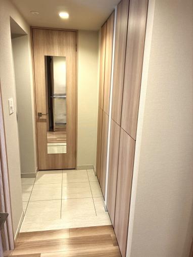 玄関には物入とシューズインクローゼットがあります 玄関には物入とシューズインクローゼットがあります