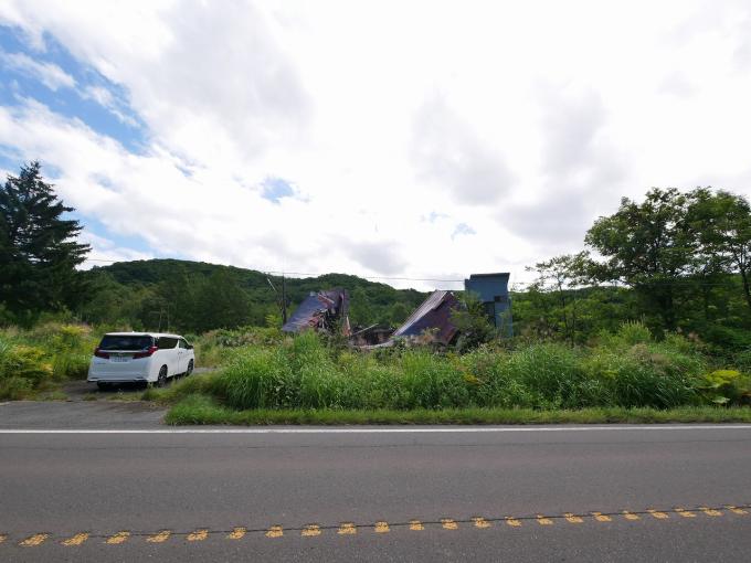 山部分は含まれません。その手前側の平坦に見える敷地です。
