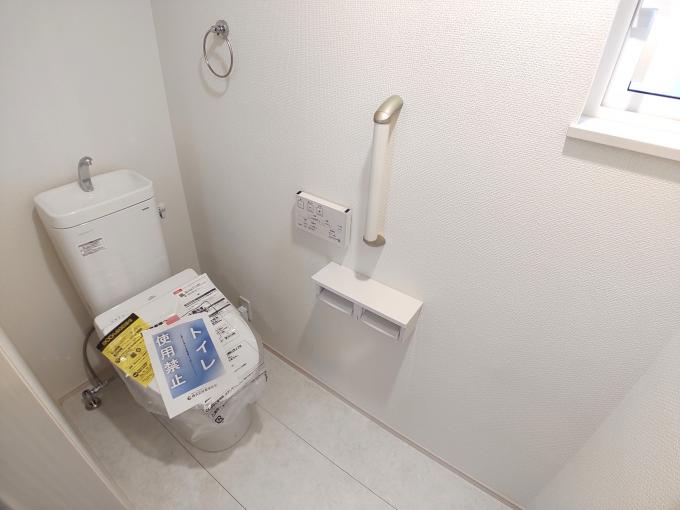トイレにも採光窓有り トイレにも採光窓有り