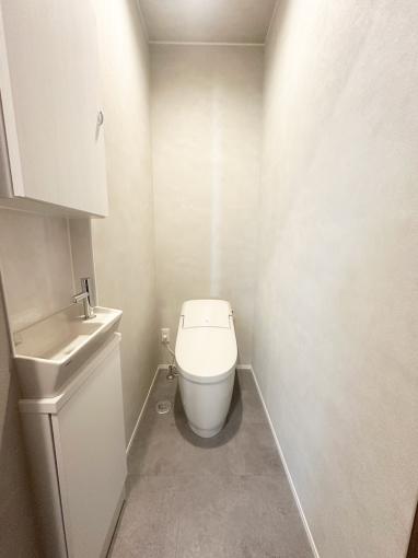 トイレはINAXの「ベーシアハーモLタイプ」を採用。 トイレはINAXの「ベーシアハーモLタイプ」を採用。