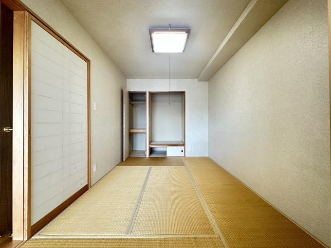 【和室】押し入れや棚など収納が充実