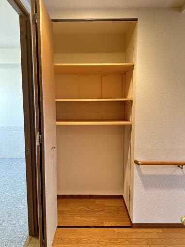 【廊下収納】可動棚を備えた使い勝手の良い収納