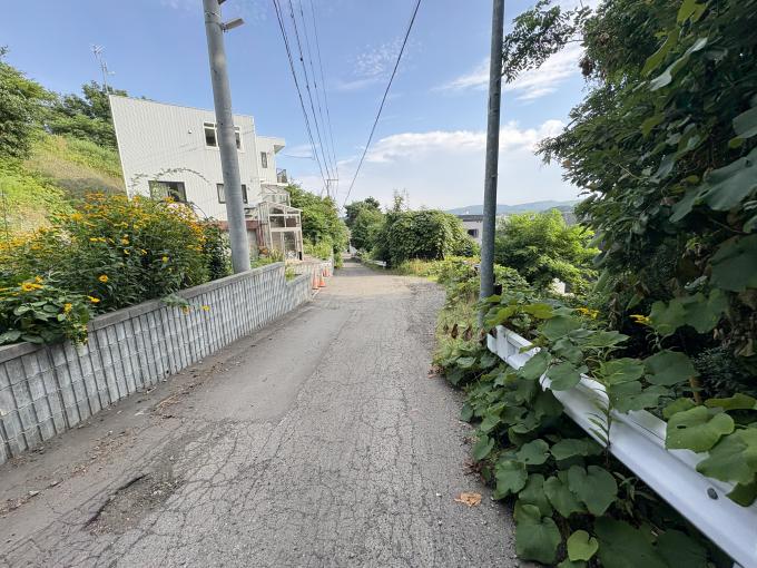 【前面道路】周辺の生活利便性が融合した約300坪の更地！