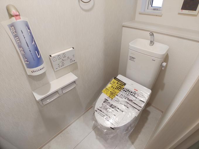 トイレにも採光窓有り トイレにも採光窓有り