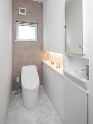 トイレはTOTO製。 トイレはTOTO製。