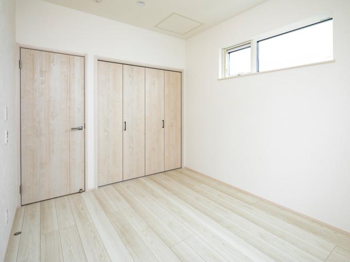 洋室Bも6帖の広さで、物入れ付きです。 洋室Bも6帖の広さで、物入れ付きです。