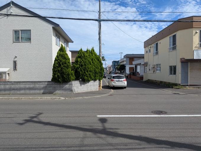 【前面道路】新光小学校まで徒歩5分の住環境 【前面道路】新光小学校まで徒歩5分の住環境