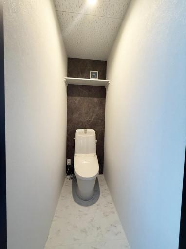 2階にも節水&お手入れラクラクなTOTO製トイレをご用意。