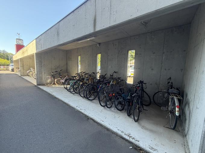 【駐輪場】雨風から大切な自転車を守る、安心の屋根付き 【駐輪場】雨風から大切な自転車を守る、安心の屋根付き