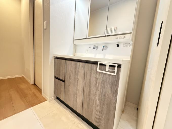 【洗面室②】通路側、脱衣室側の２方向から出入り可能◎