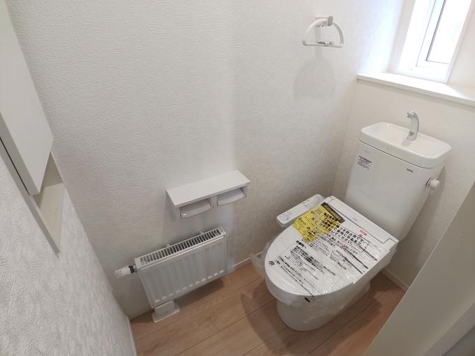 トイレにも採光窓有り トイレにも採光窓有り