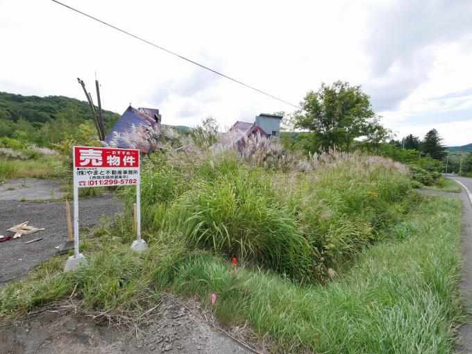国道の東側は元は母屋がありましたが、現在は崩壊