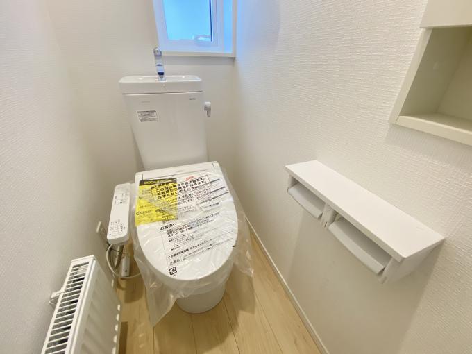 【トイレ】手洗い付きの温水洗浄便座を採用 【トイレ】手洗い付きの温水洗浄便座を採用