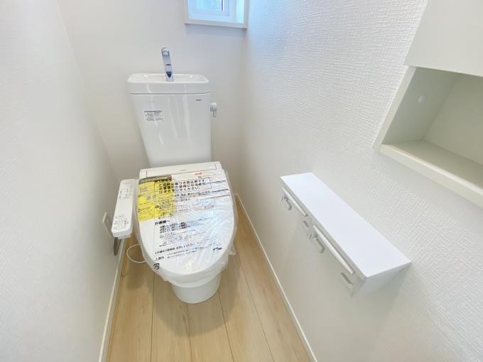 2階にも手洗い付き温水洗浄便座を完備 2階にも手洗い付き温水洗浄便座を完備
