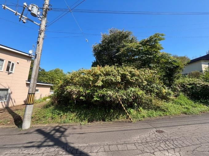 【現地土地】南西側が6m幅の公道に面しており日当たり良好