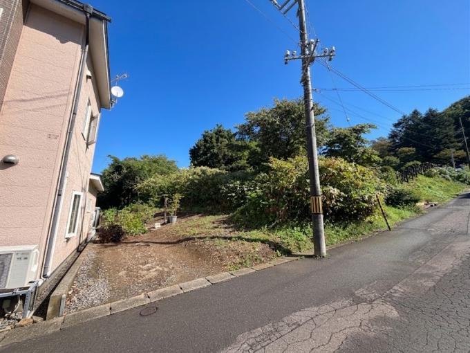 【現地土地】土地面積107坪超えでお庭や駐車スペースも確保
