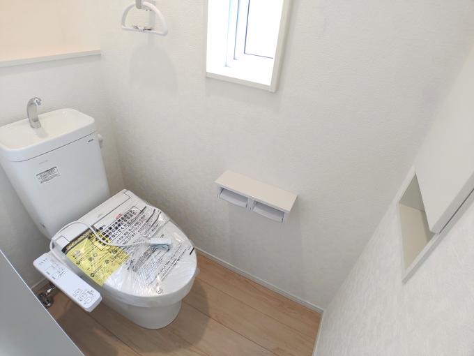 トイレにも採光窓有り トイレにも採光窓有り