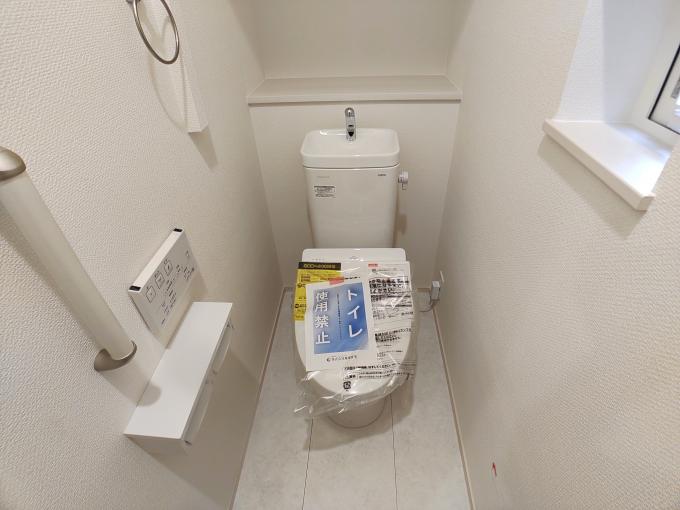トイレにも採光窓有り