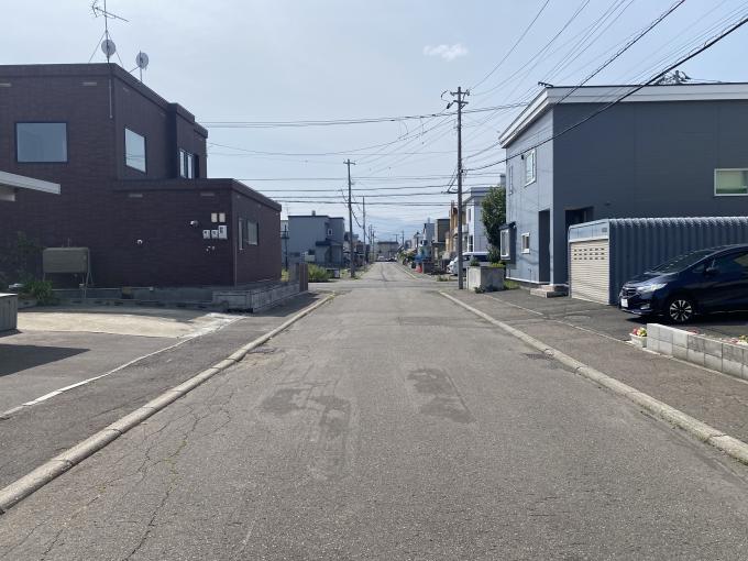 【前面道路】。見通しが良く落ち着いた住宅街に位置 【前面道路】。見通しが良く落ち着いた住宅街に位置