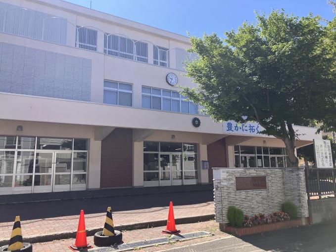 札幌市立北陽中学校まで徒歩9分 札幌市立北陽中学校まで徒歩9分