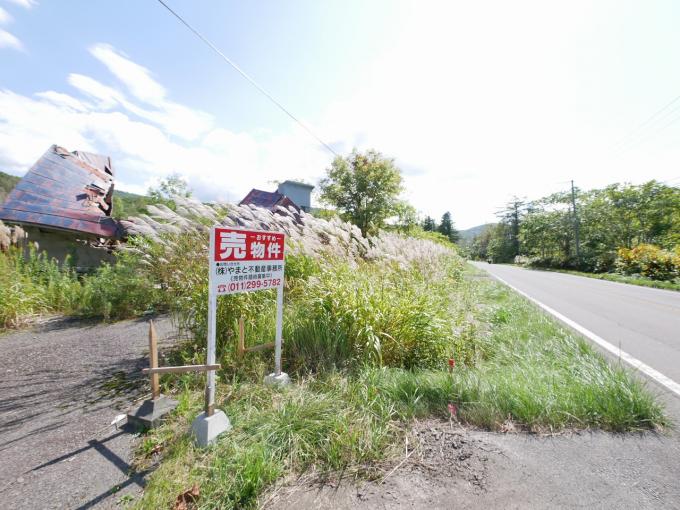 国道の東側は元は母屋がありましたが、現在は崩壊
