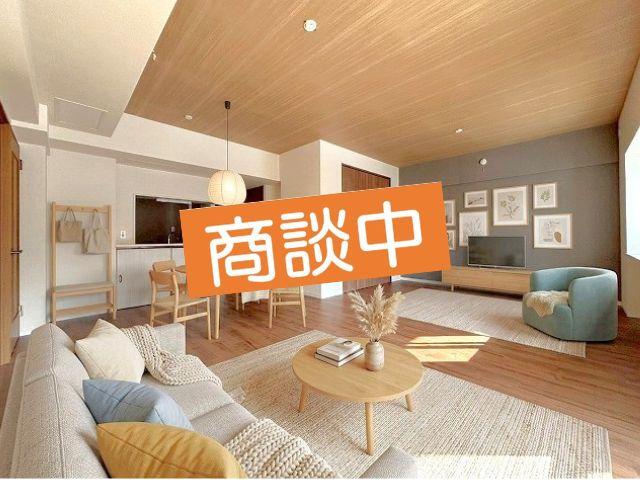 【リビング】シックな色合いのクロス・建具で落ち着いた空間♪ 【リビング】シックな色合いのクロス・建具で落ち着いた空間♪