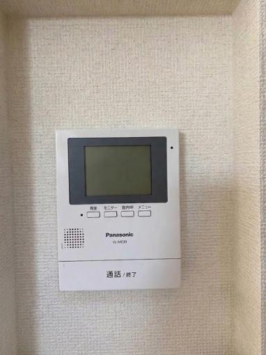 訪問者の顔を確認できるTVモニター付きインターホン