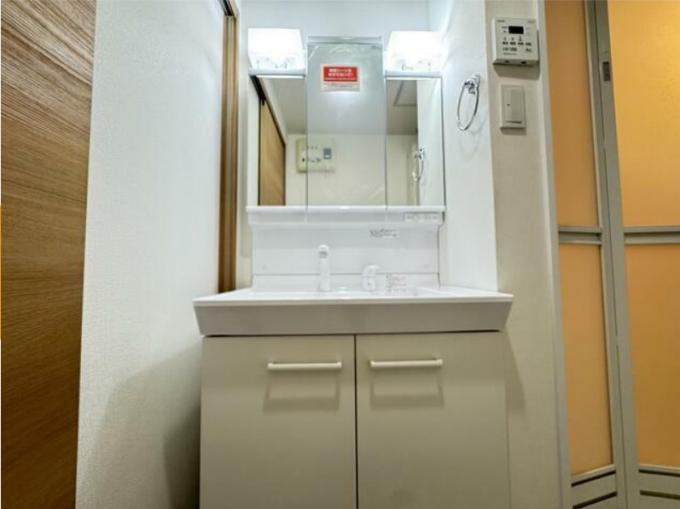 収納力の高い三面鏡付洗面化粧台 収納力の高い三面鏡付洗面化粧台