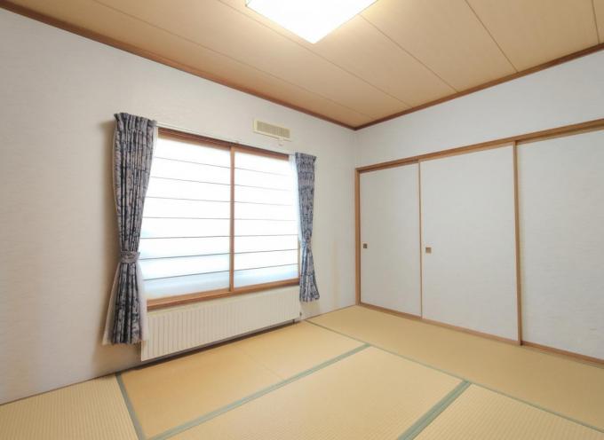 【和室】収納を備えたゆとりある6畳の和室♪