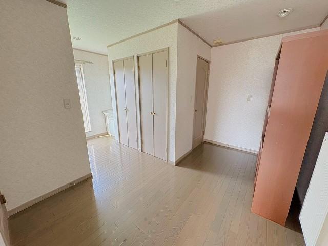 【2階ホール】バルコニーからの光で、明るさに包まれるホール! 【2階ホール】バルコニーからの光で、明るさに包まれるホール!