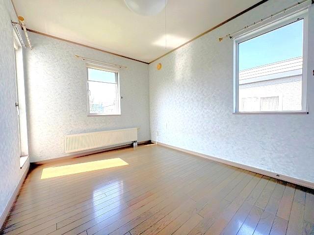 【2階洋室③】三面採光で日当たり&通風良好! 【2階洋室③】三面採光で日当たり&通風良好!