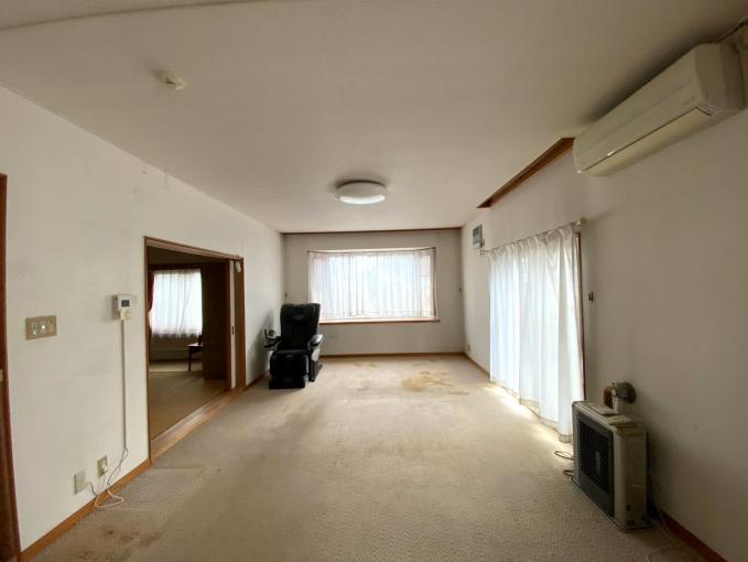 窓を多く設けており、自然光が差し込みます。 窓を多く設けており、自然光が差し込みます。