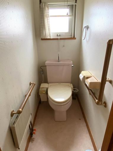 2階にもトイレがあり、忙しい朝にも便利です。 2階にもトイレがあり、忙しい朝にも便利です。