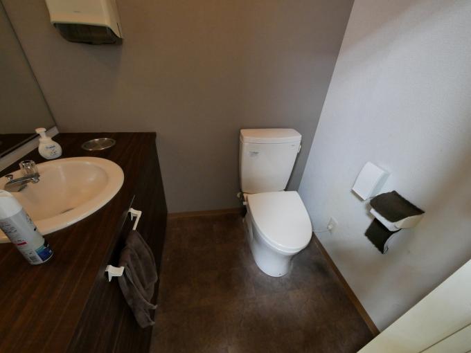 トイレは他階テナント様との共用となります。 トイレは他階テナント様との共用となります。
