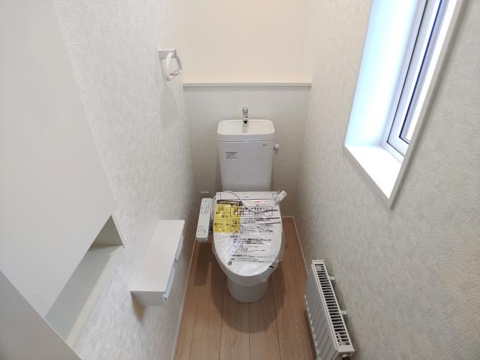 トイレにも採光窓有り トイレにも採光窓有り