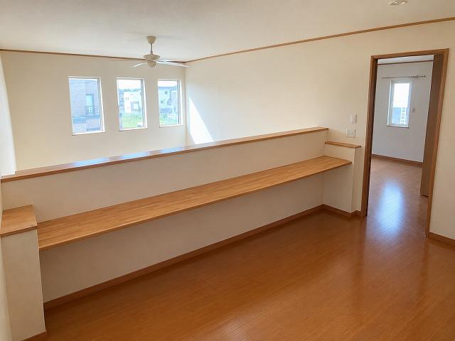 【2階ホール】暮らしに合わせて使える便利なカウンター付き◎ 【2階ホール】暮らしに合わせて使える便利なカウンター付き◎