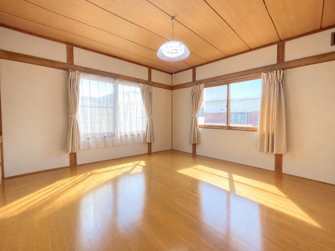 【和室】2面採光で陽当たり良好☆ 【和室】2面採光で陽当たり良好☆