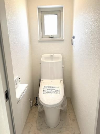 一体型トイレ交換済み、清潔感のある快適な空間♪