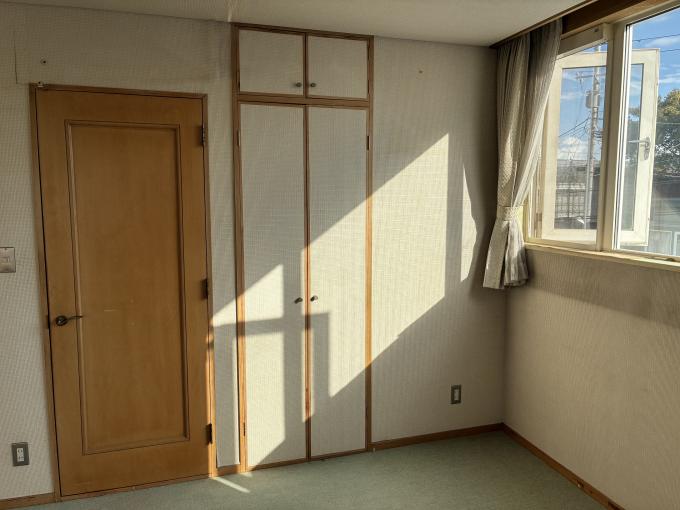 寝室物入