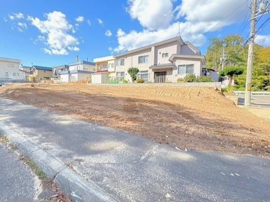 北東・南東側道路に面した角地! 北東・南東側道路に面した角地!