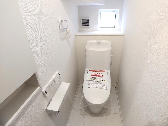 トイレにも採光窓有り トイレにも採光窓有り