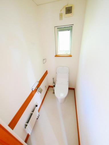 1階トイレは車椅子でのアクセスもし易い構造です。