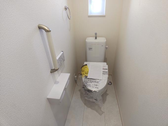 トイレにも採光窓有り トイレにも採光窓有り