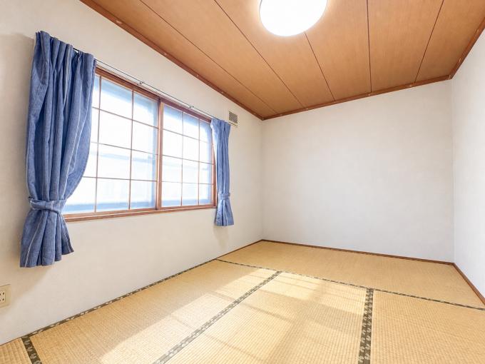 【和室】大きな窓付きで陽当たり良好! 【和室】大きな窓付きで陽当たり良好!