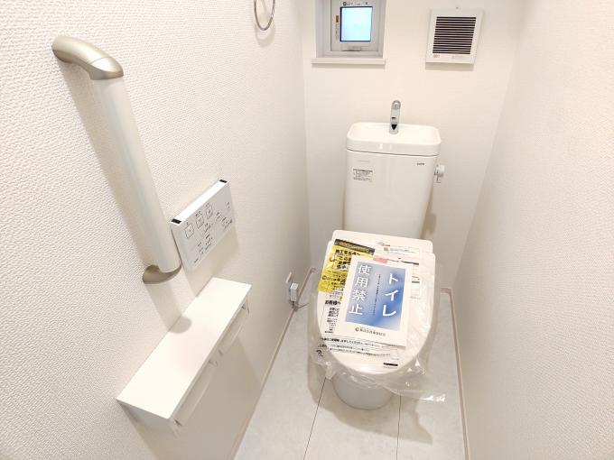トイレにも採光窓有り トイレにも採光窓有り