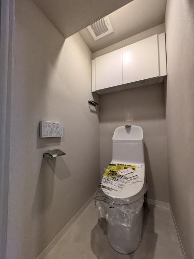 現在工事中の写真です。トイレ新品 現在工事中の写真です。トイレ新品