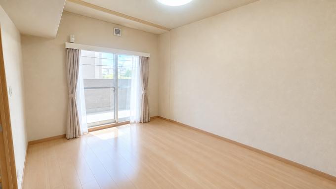 【洋室】約８帖の広々した間取り☆