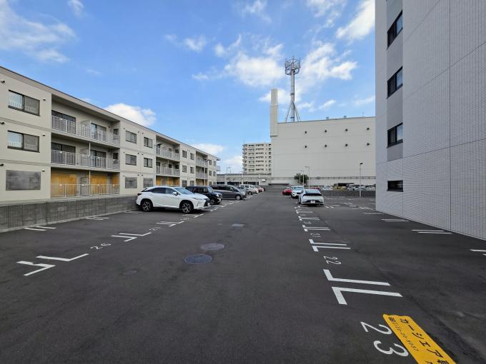 【駐車場】 【駐車場】